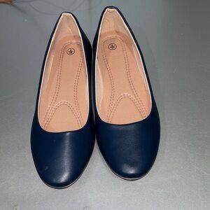 Amazon Essentials Women's Navy Flats